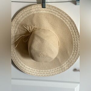 Beach/yard hat